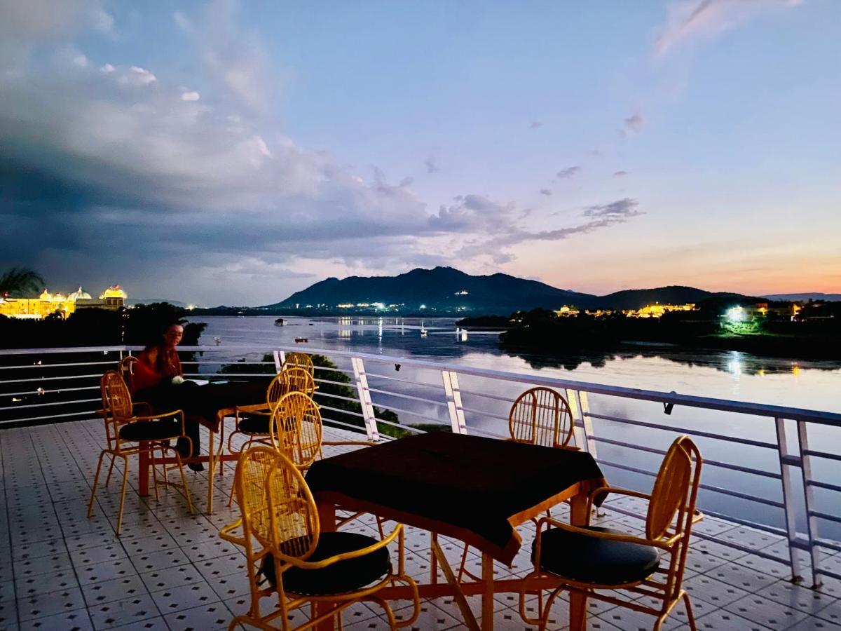 Haveli Jai Durga At Pichola Lake Hotel Udaipur Exterior photo